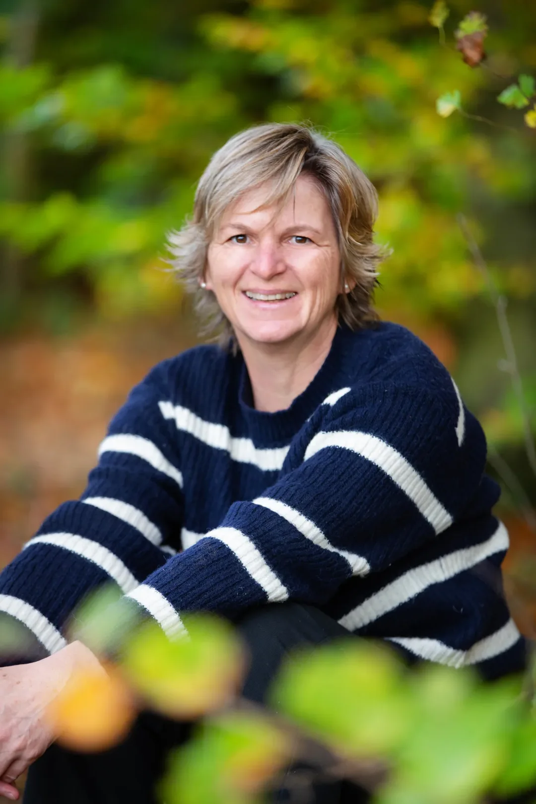 Portrait der Fotografin Andrea Kumm im Freien